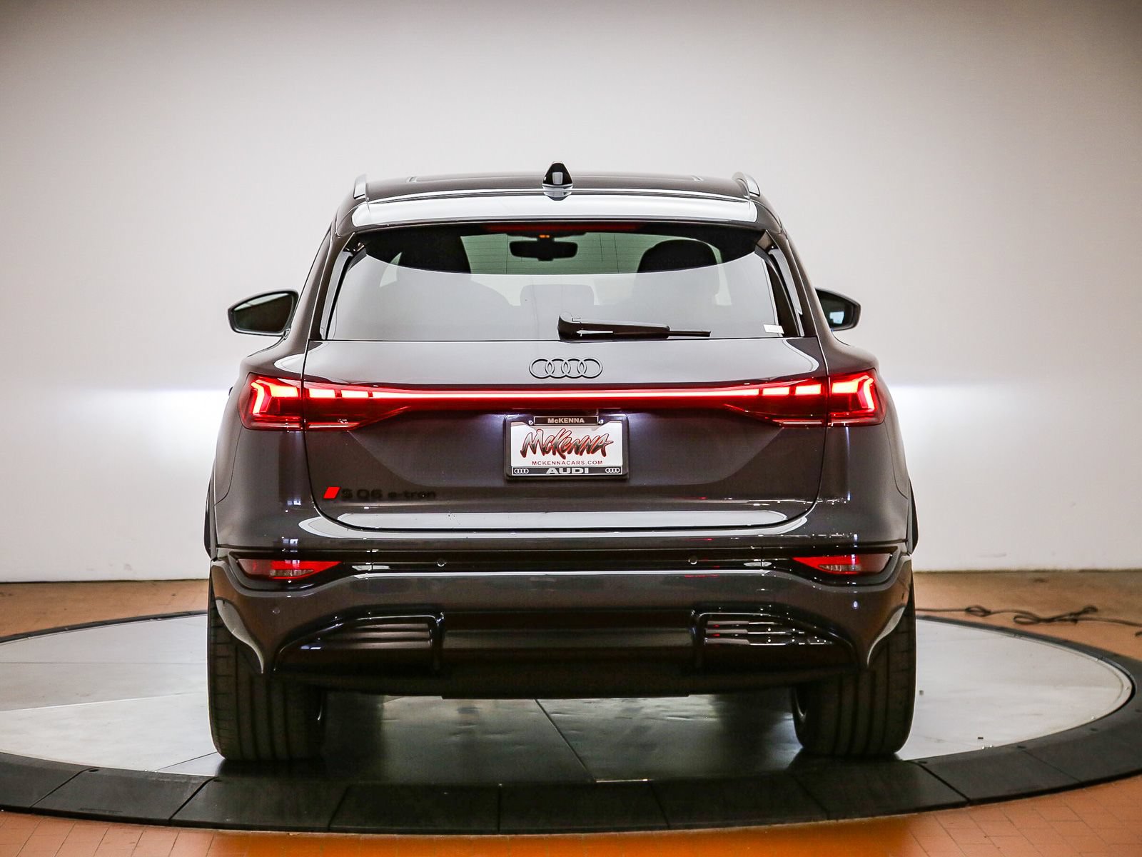 New 2027 Audi SQ6 e-tron Premium Plus AWD/4WD image 3