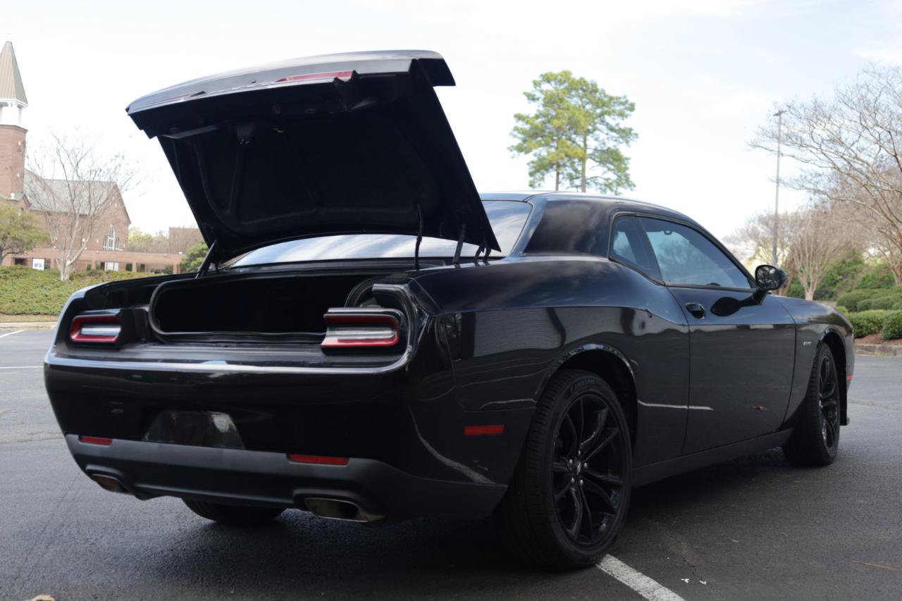 Used 2017 Dodge Challenger R/T RWD image 5