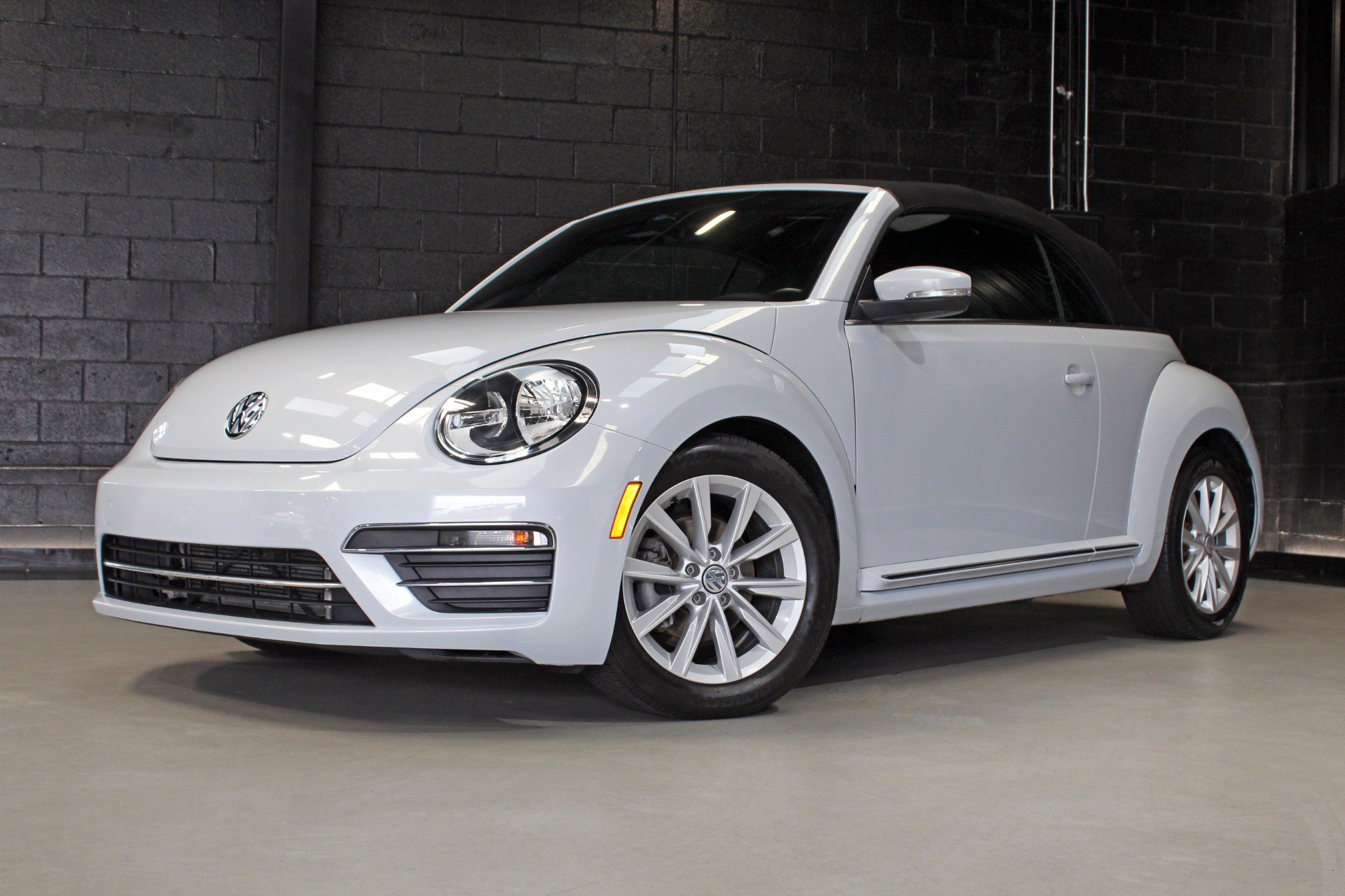 Used 2018 Volkswagen Beetle 2.0T SE FWD image 5