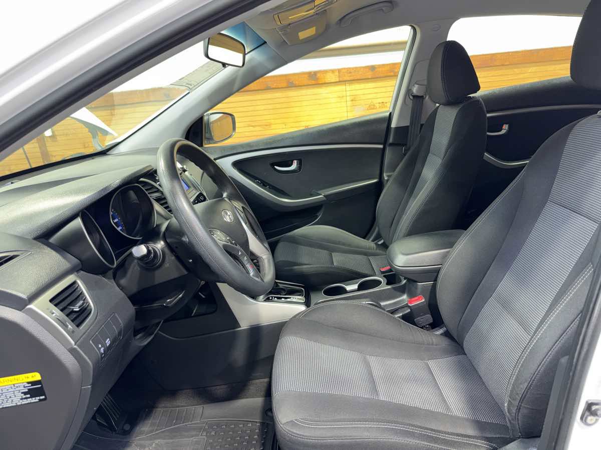 Used 2017 Hyundai Elantra GT image 16