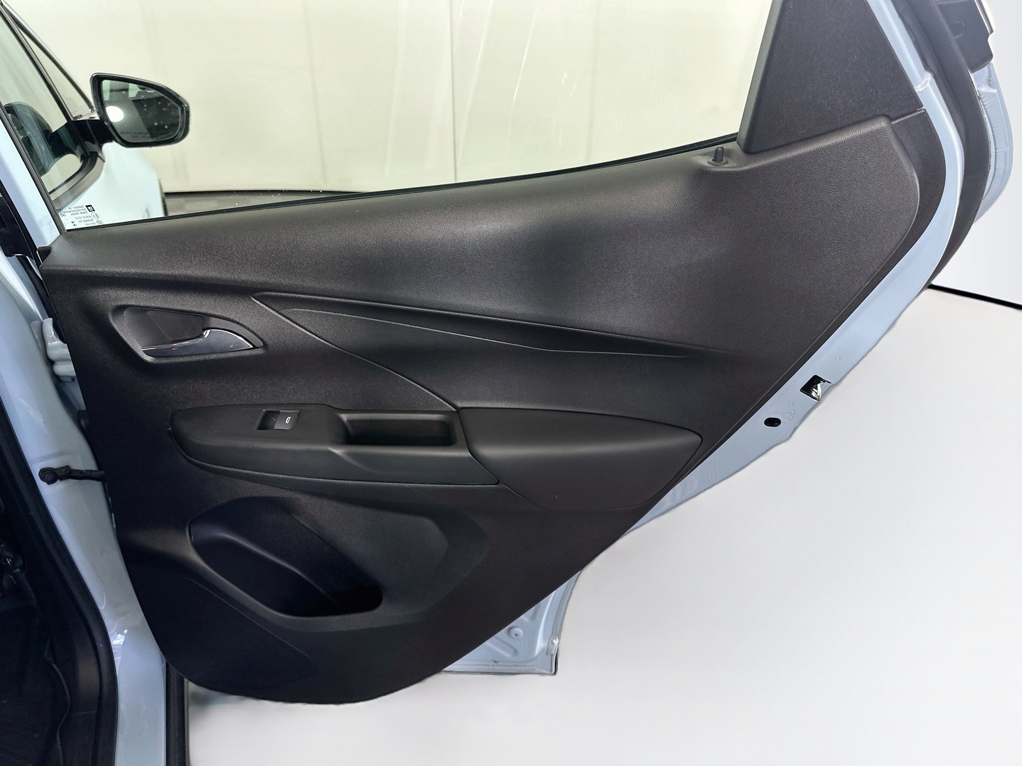 Used 2023 Chevrolet Bolt LT w/ Infotainment Package FWD image 28