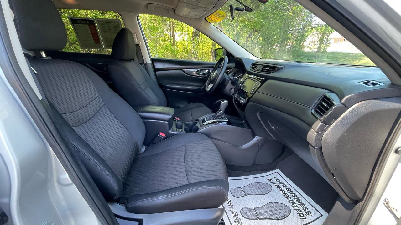 Used 2018 Nissan Rogue SV w/ Sun & Sound Touring Package image 31