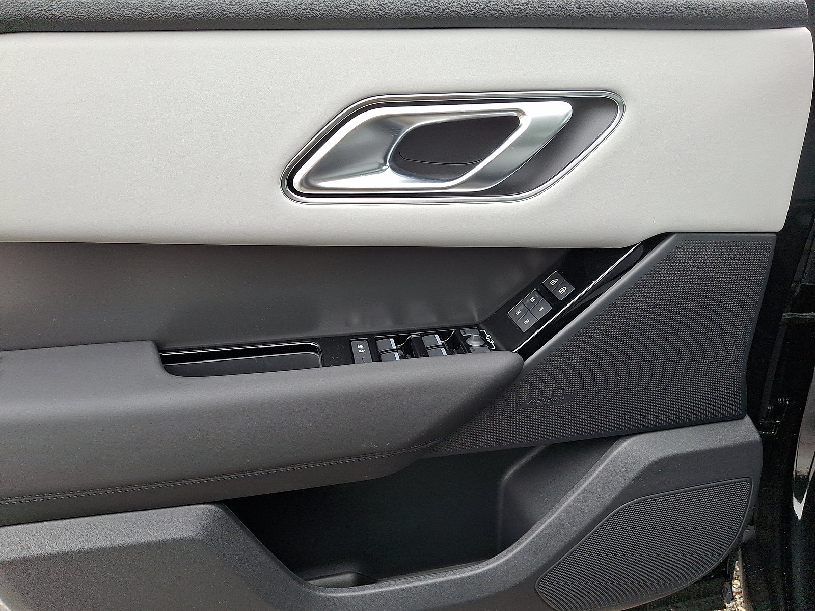 New 2026 Land Rover Range Rover Velar S image 4