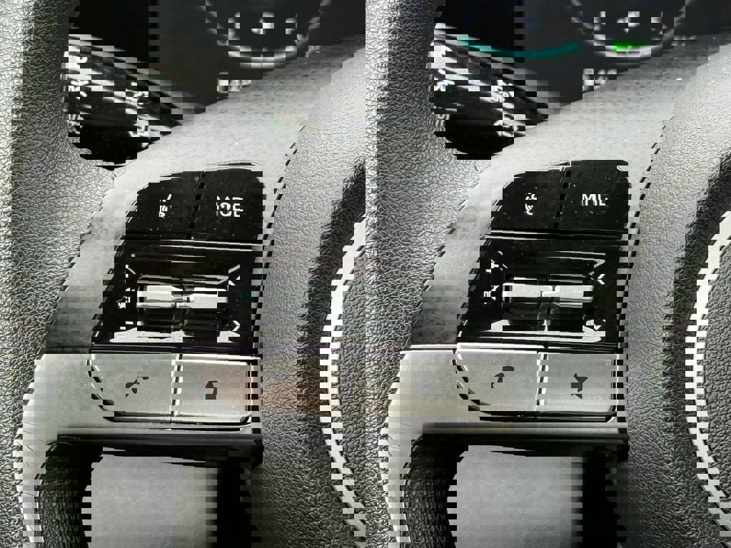 Used 2024 Hyundai Elantra Blue image 21