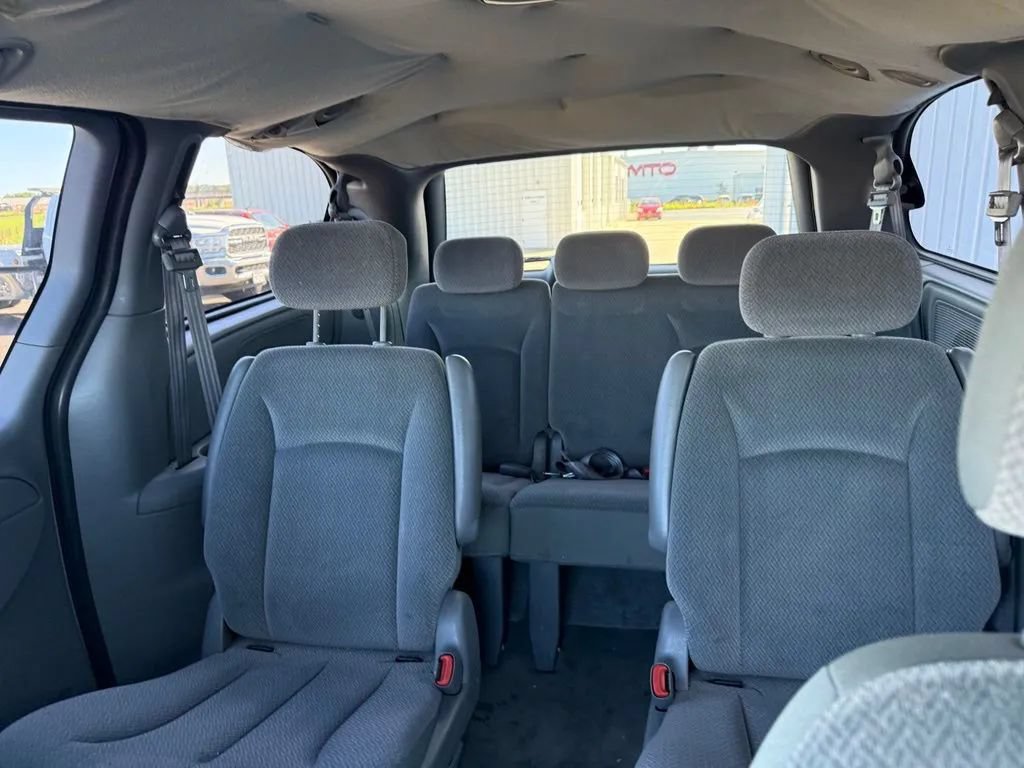 Used 2005 Chrysler Town & Country LX w/ Popular Equipment Group II FWD image 18