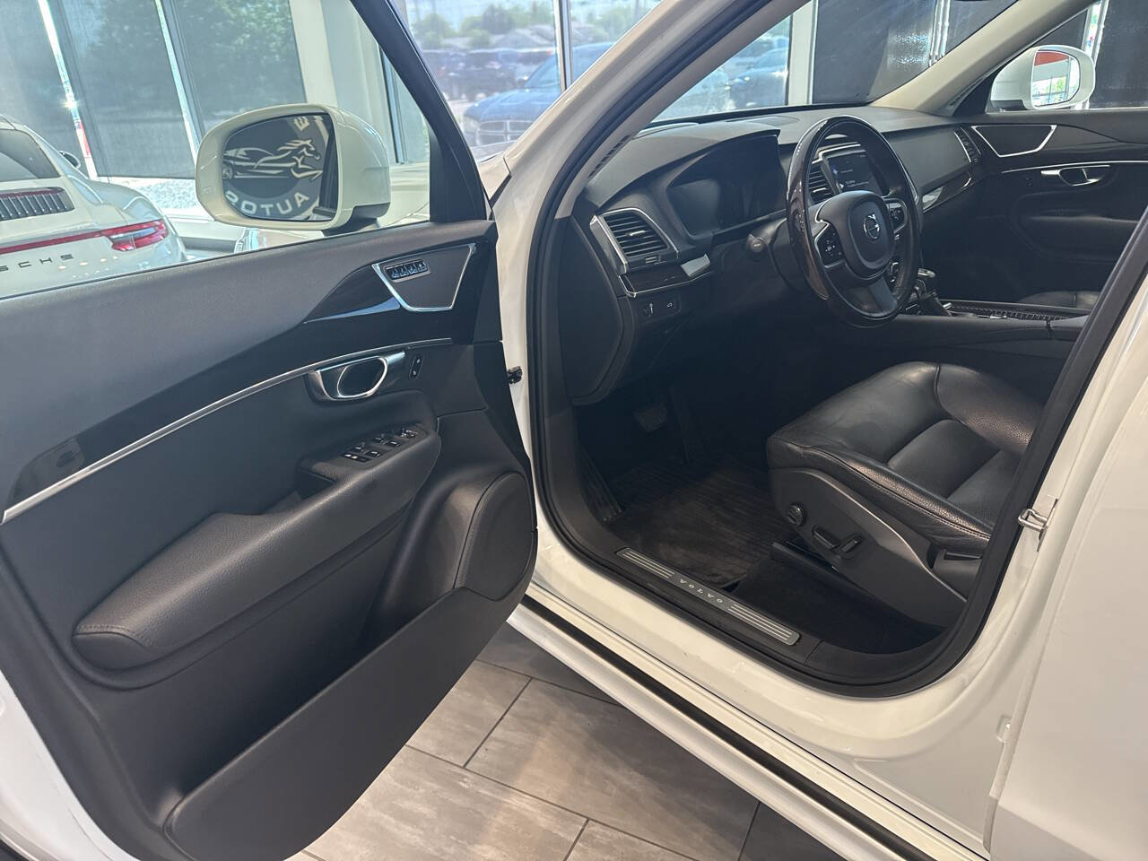 Used 2019 Volvo XC90 T6 Momentum w/ Advanced Package AWD/4WD image 15