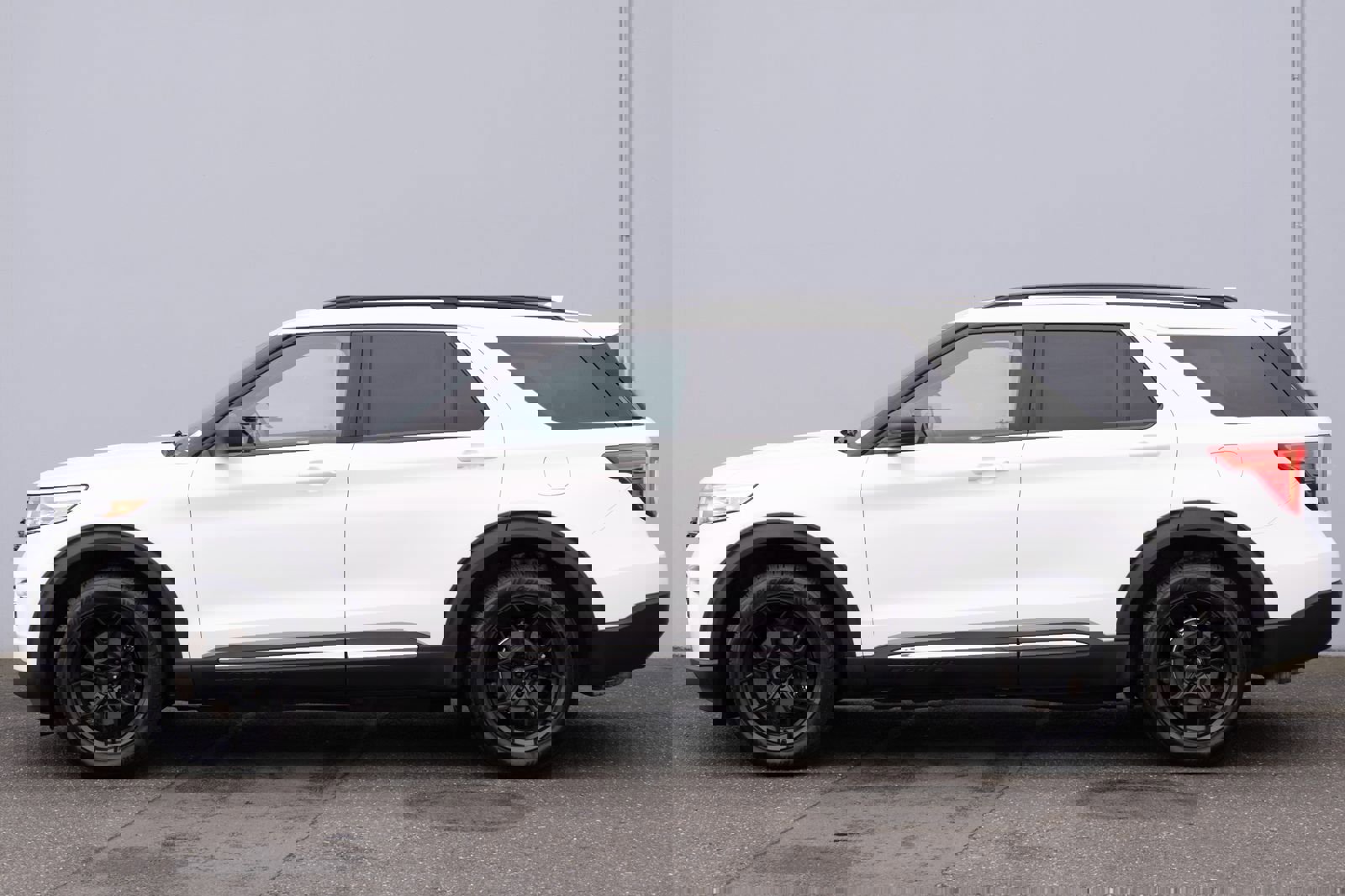 Used 2020 Ford Explorer XLT w/ Equipment Group 202A image 29