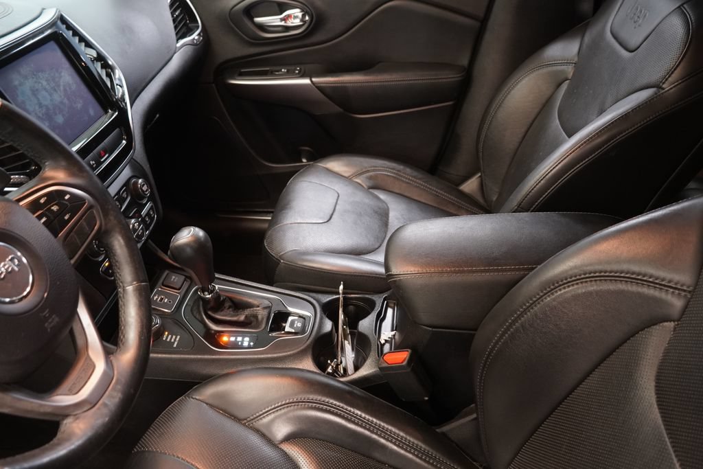 Used 2019 Jeep Cherokee Limited AWD/4WD image 6