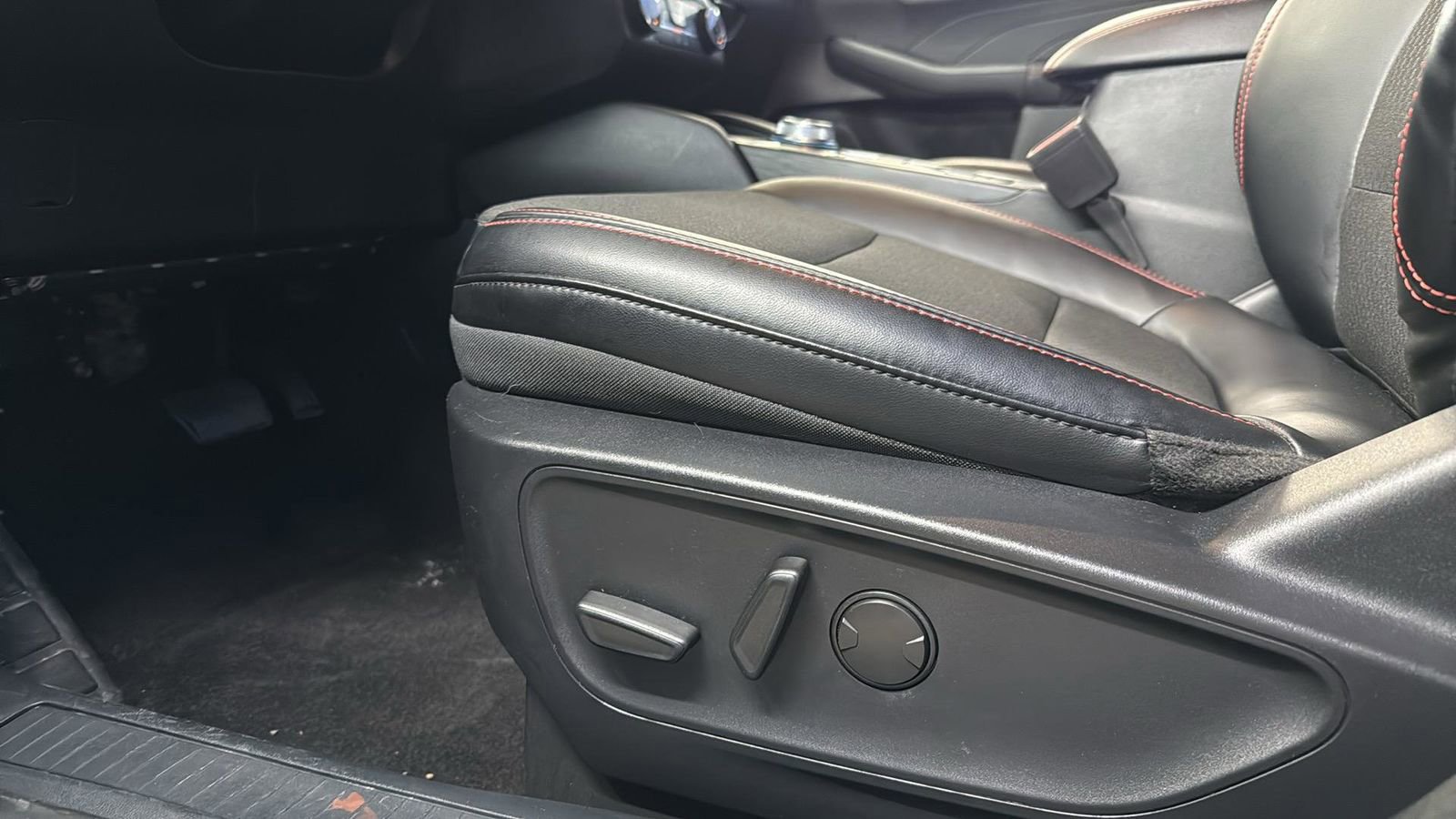 Certified 2025 Ford Escape ST-Line image 11