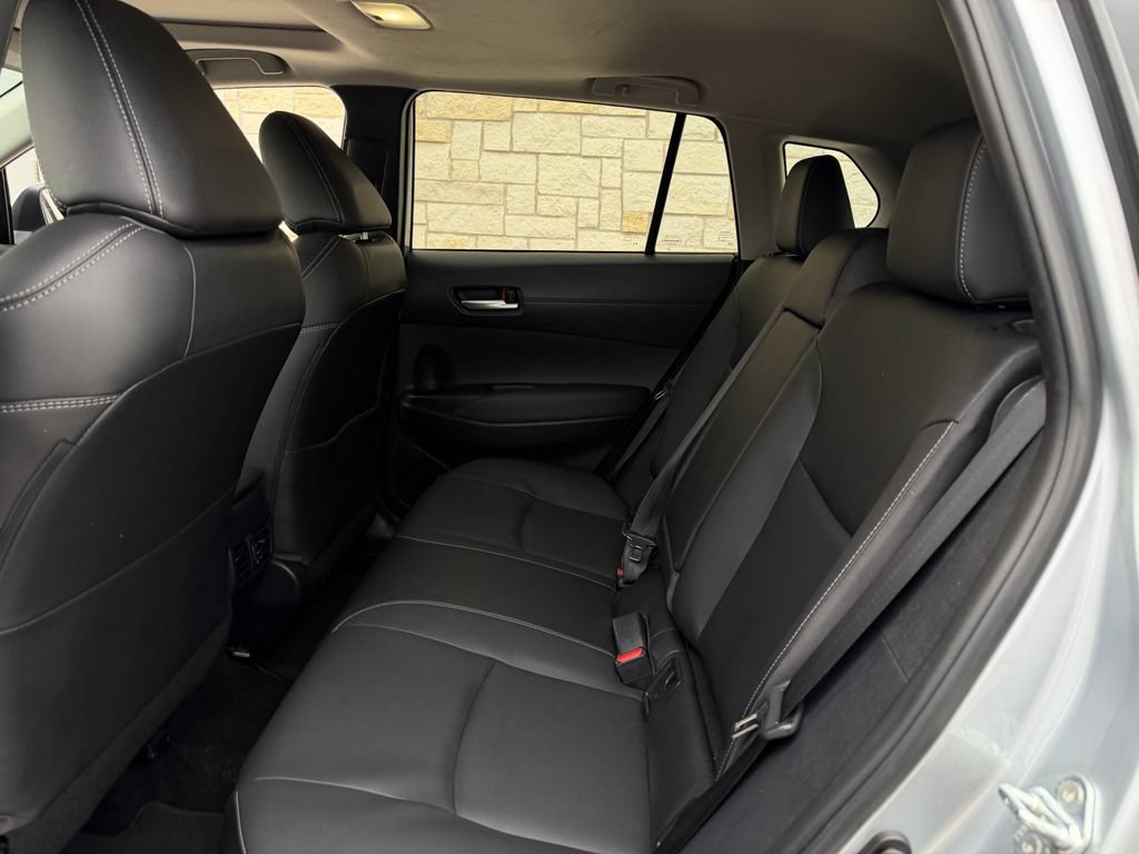 Used 2022 Toyota Corolla Cross XLE w/ Convenience Package FWD image 28