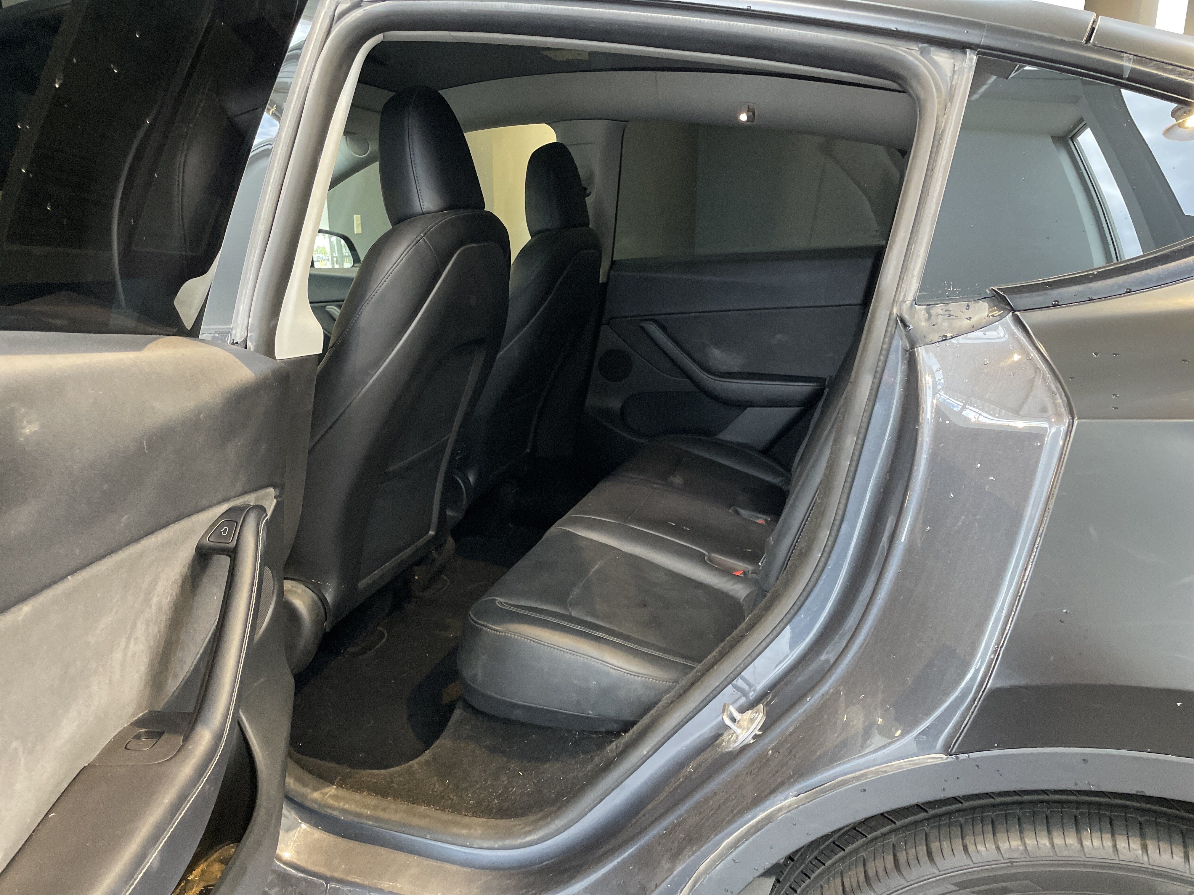 Used 2022 Tesla Model Y Long Range AWD/4WD image 33