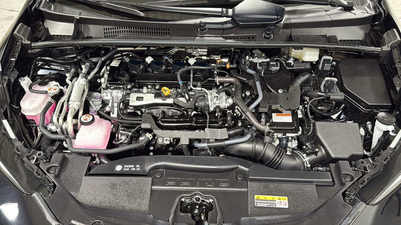 Used 2025 Toyota Prius XSE image 25