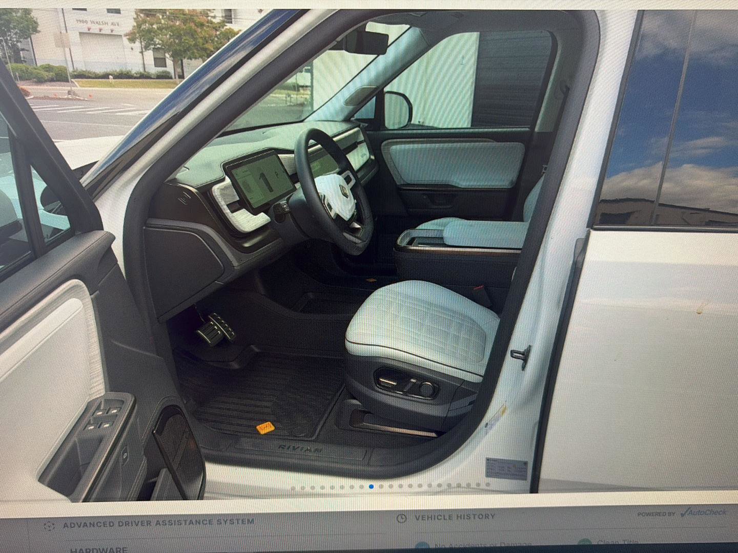 Used 2025 Rivian R1S Premium AWD/4WD image 6