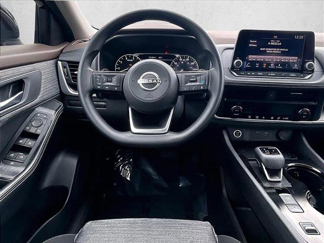 Used 2023 Nissan Rogue SV image 7