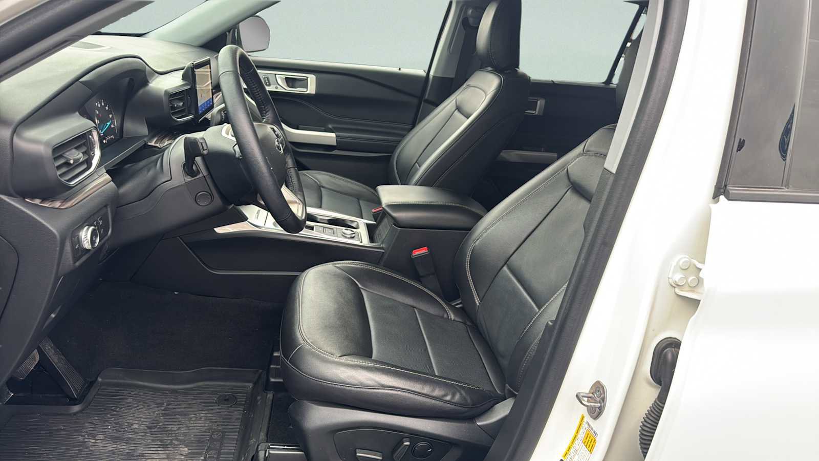 Used 2022 Ford Explorer Limited w/ Equipment Group 301A image 32