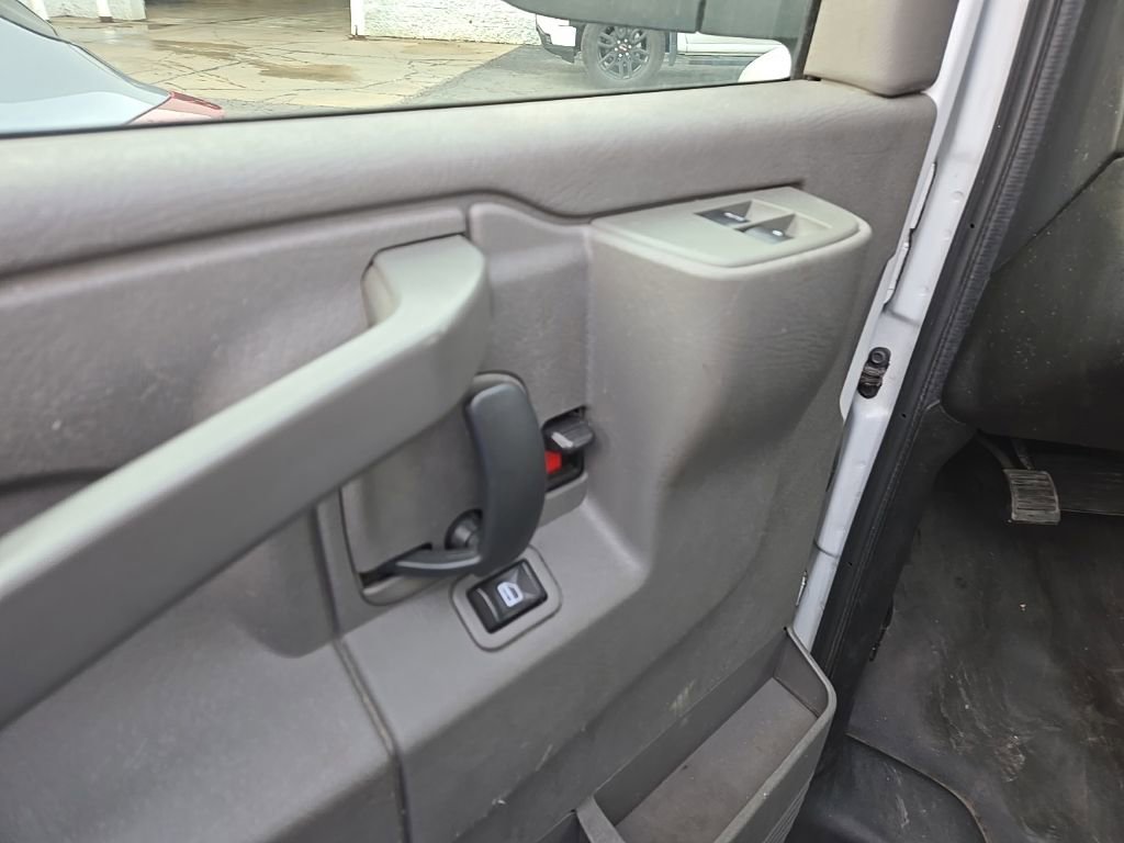 Used 2019 Chevrolet Express 3500 Extended w/ Driver Convenience Package RWD image 10