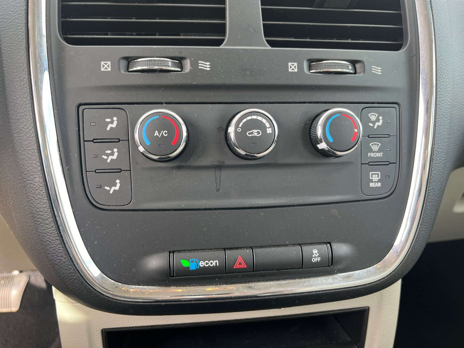 Used 2016 Dodge Grand Caravan American Value Package image 28