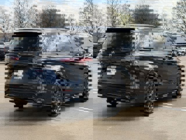 Used 2025 Toyota Sienna XSE image 4