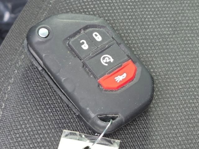 Used 2020 Jeep Wrangler Sport AWD/4WD image 38