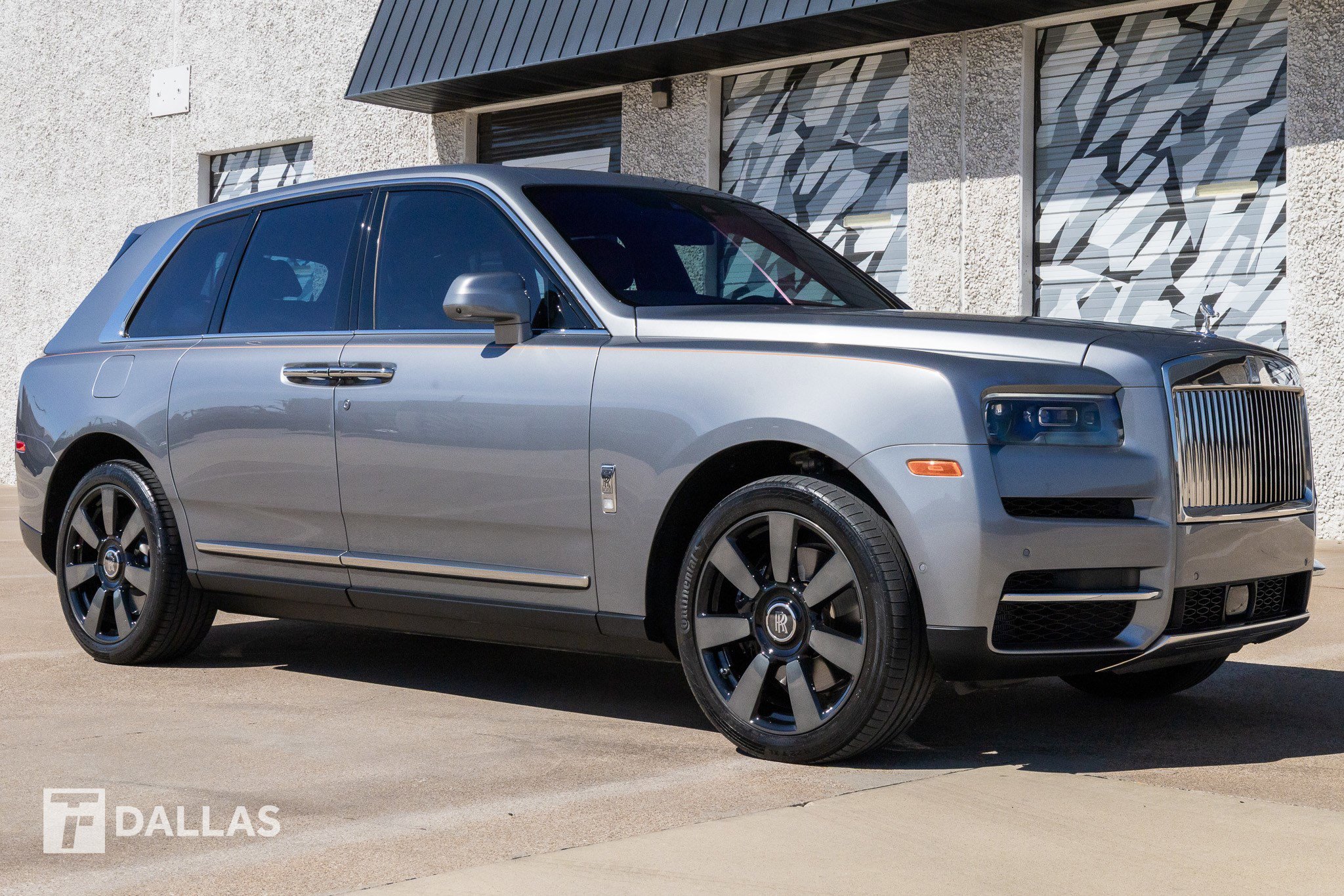 Used 2023 Rolls-Royce Cullinan w/ Cullinan Package image 18