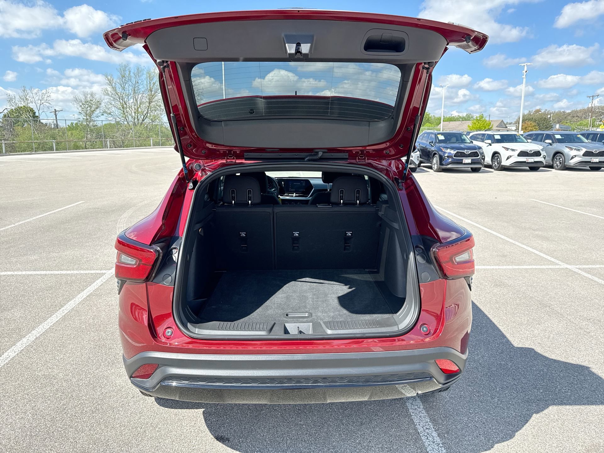 Used 2025 Chevrolet Trax RS w/ Sunroof Package FWD image 20