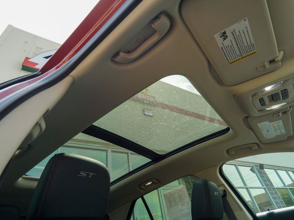 Used 2022 Buick Envision Essence w/ Technology Package II FWD image 34