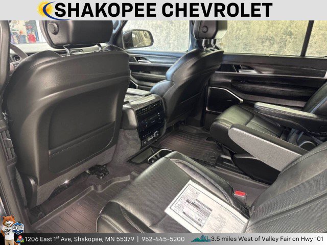 Used 2023 Jeep Wagoneer L Series III AWD/4WD image 4