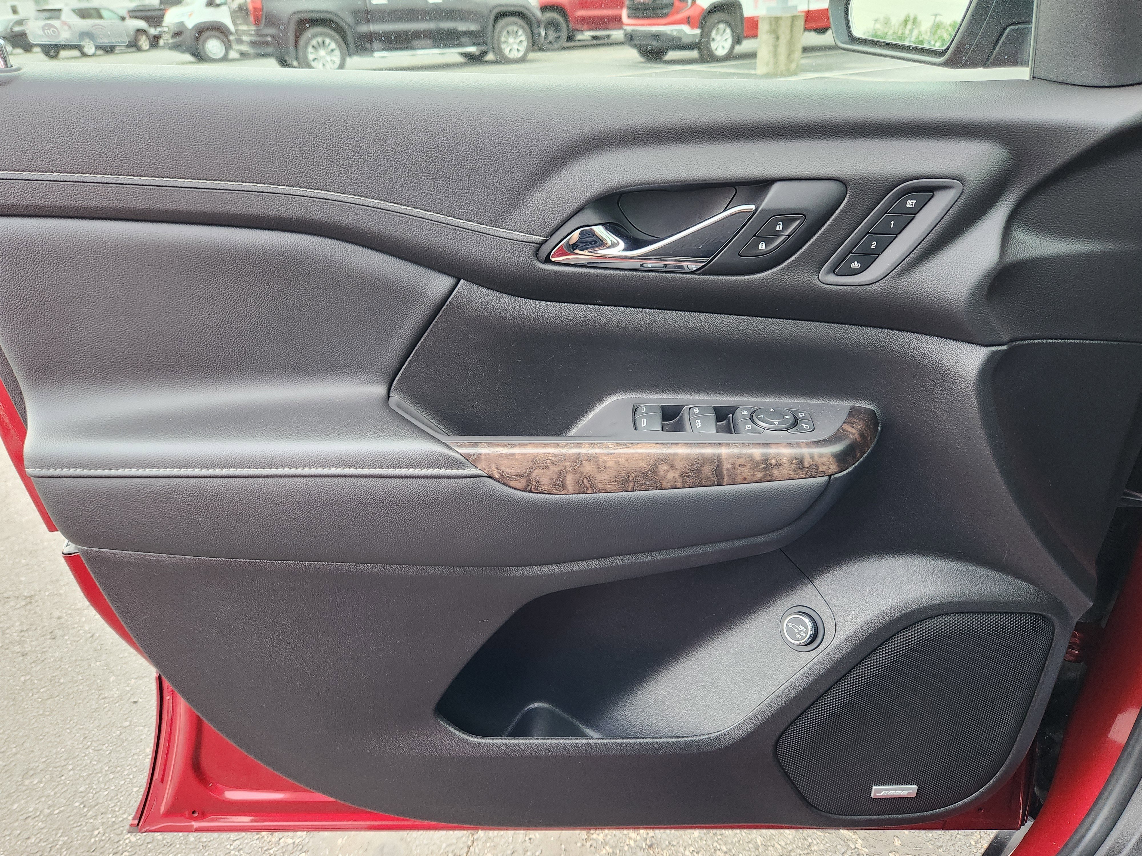 Used 2021 GMC Acadia Denali w/ Denali Technology Package image 24