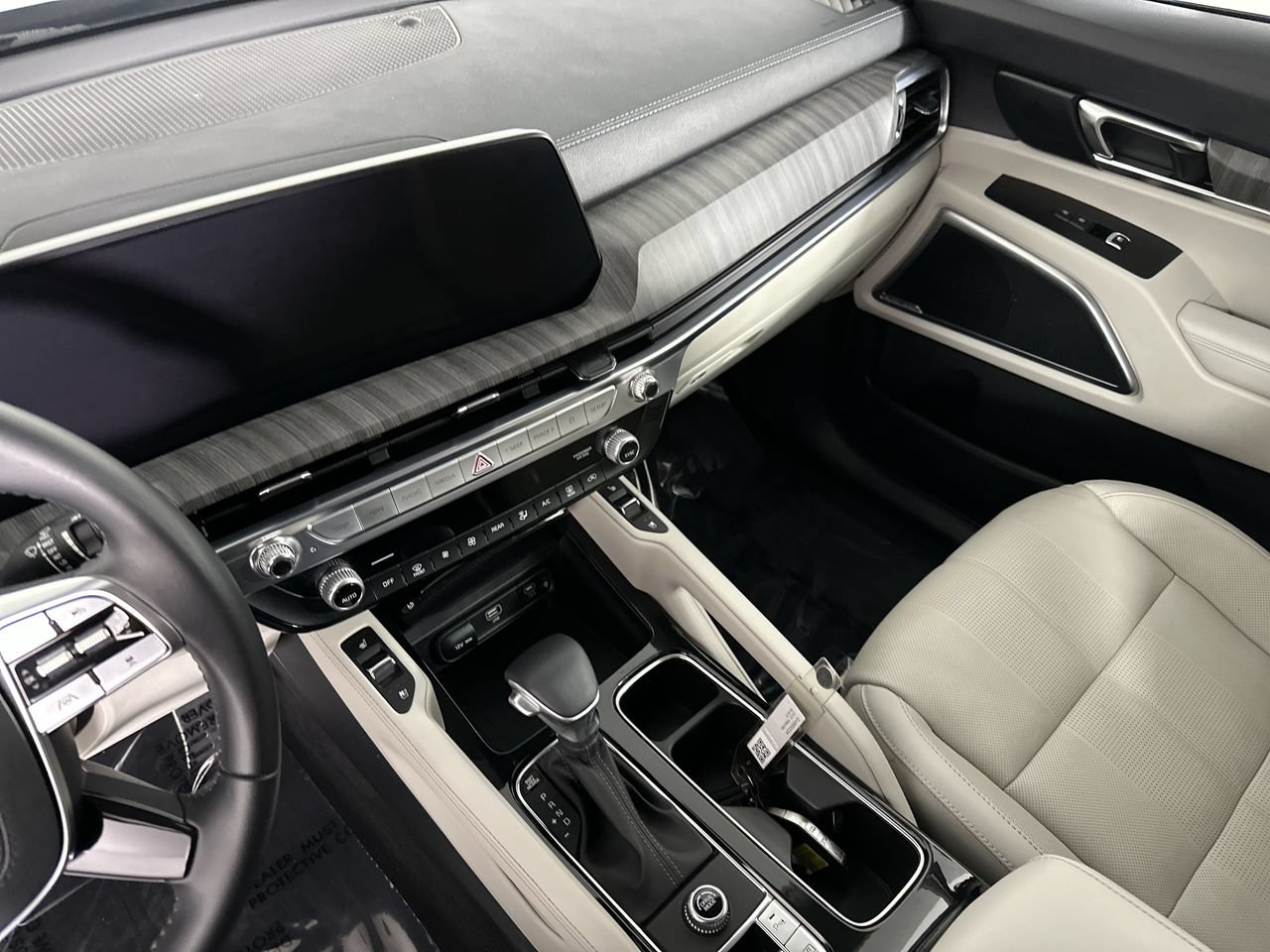 Certified 2025 Kia Telluride SX w/ SX Captain's Chair Package FWD image 11