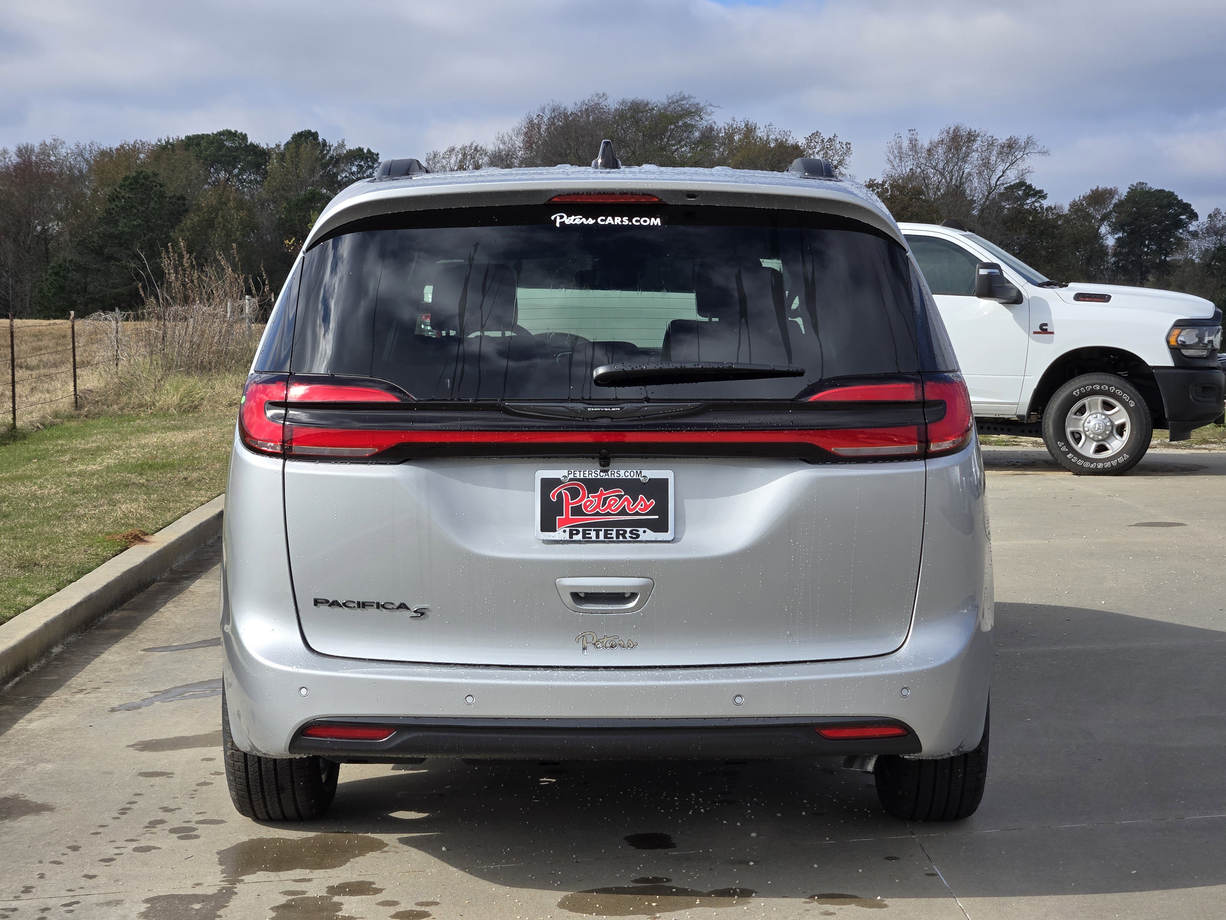 New 2026 Chrysler Pacifica Select image 4
