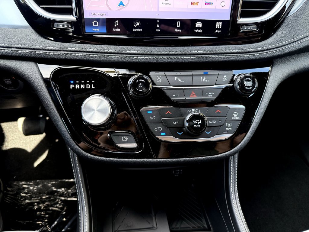 New 2026 Chrysler Pacifica Limited w/ Uconnect Theater Family Group FWD image 19