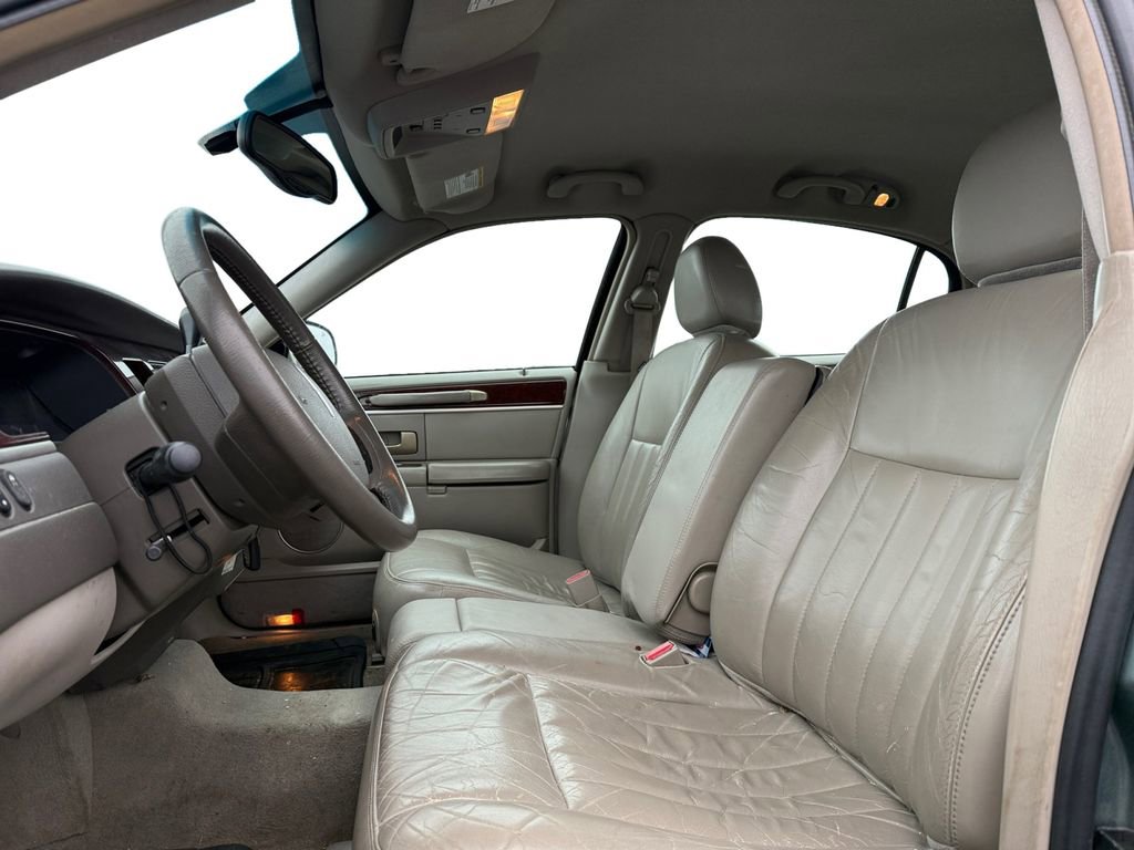 Used 2005 Lincoln Town Car Signature image 8