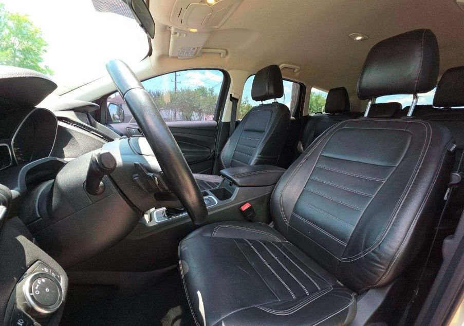 Used 2017 Ford Escape SE w/ SE Leather Comfort Package AWD/4WD image 4