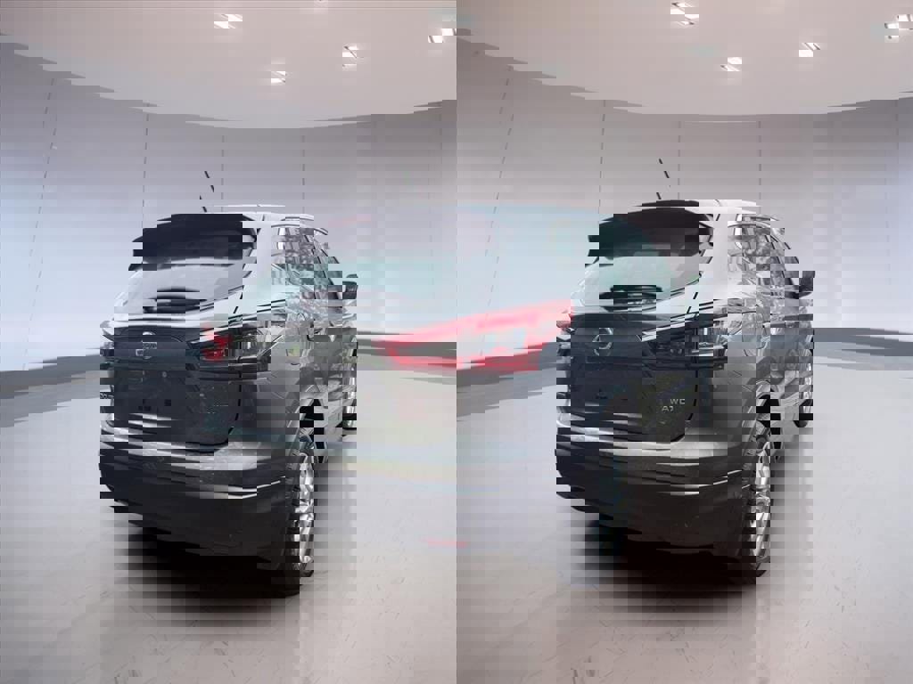 Used 2022 Nissan Rogue Sport S image 4