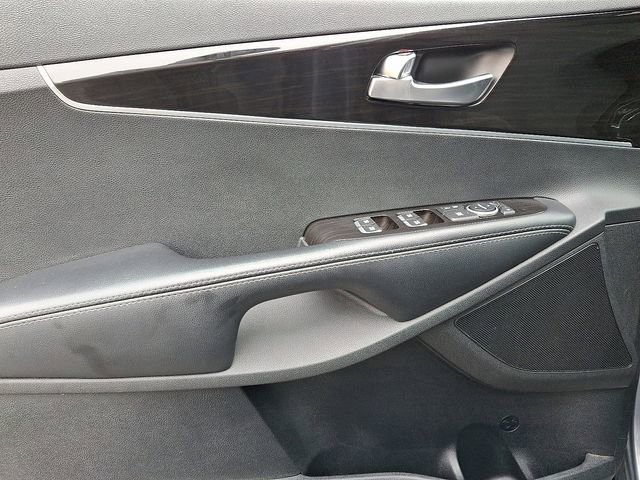 Used 2020 Kia Sorento LX image 12