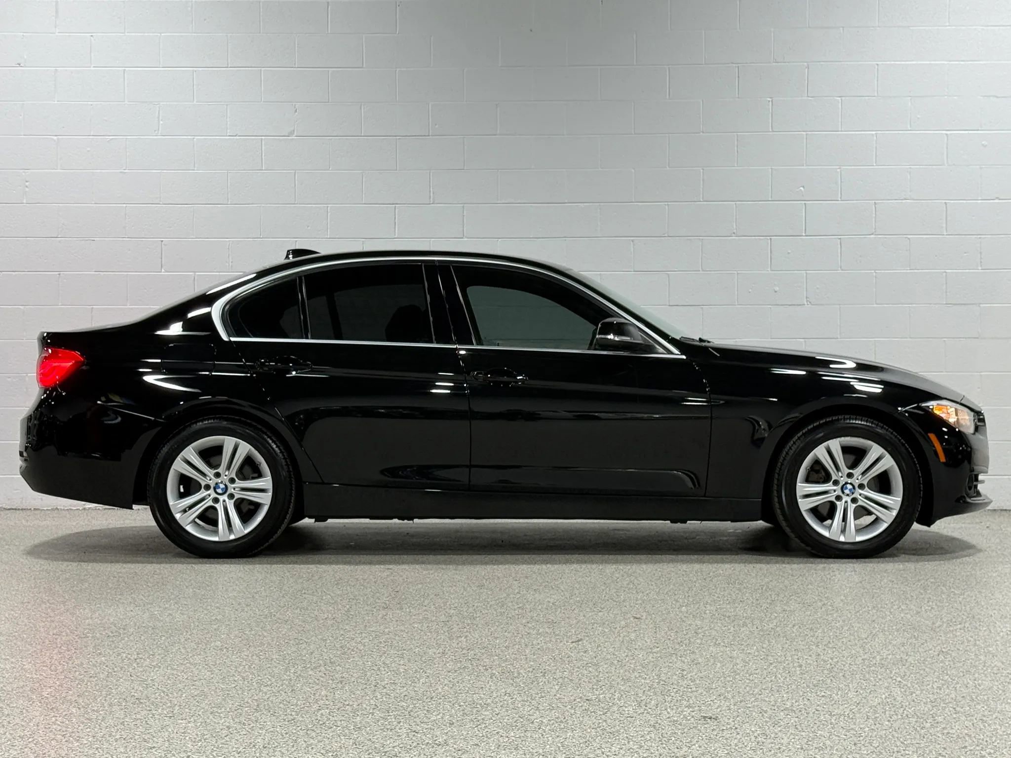 Used 2017 BMW 330i Sedan image 5