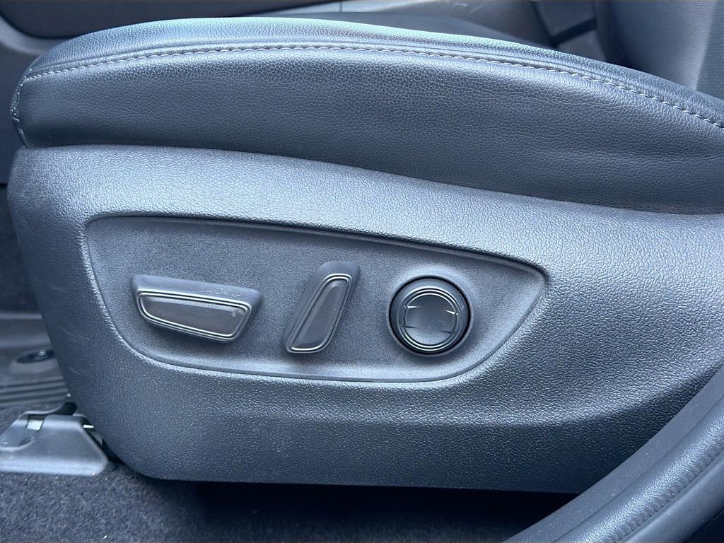 Used 2023 Toyota Highlander Limited image 29