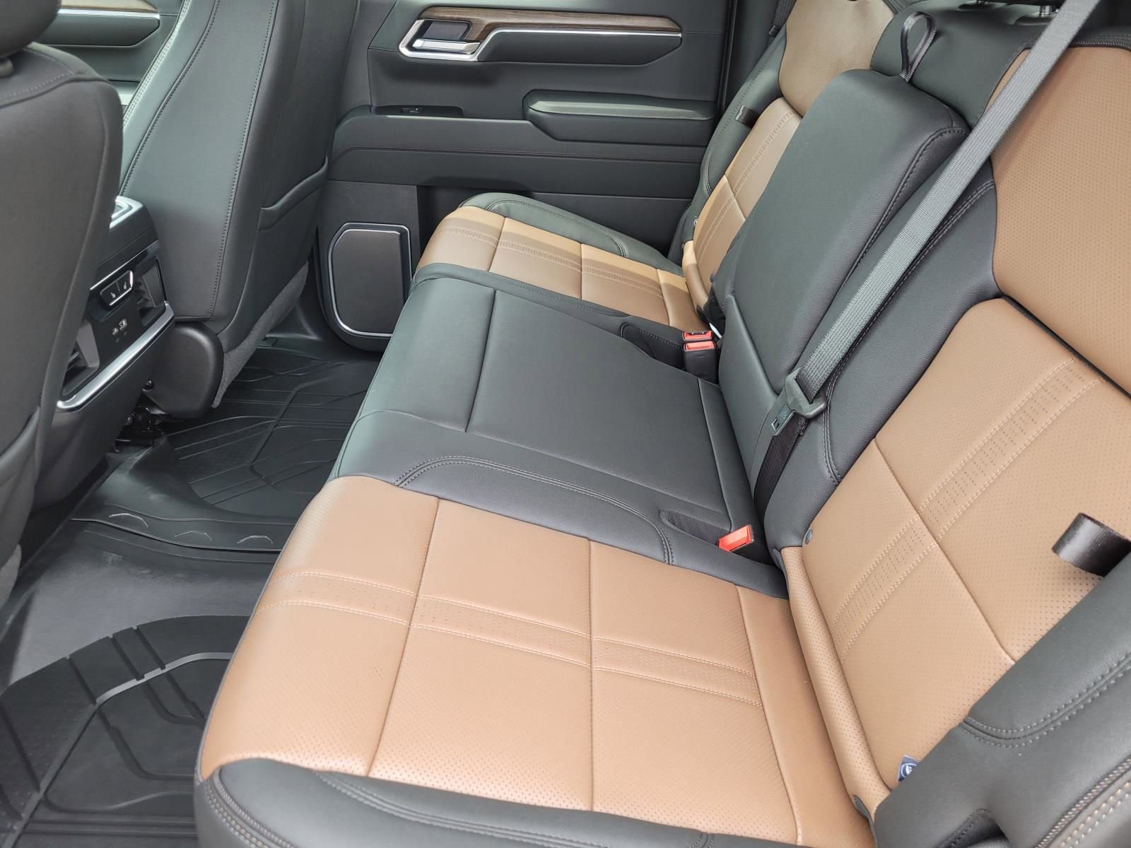 New 2026 Chevrolet Silverado 1500 High Country w/ High Country Premium Package AWD/4WD image 9