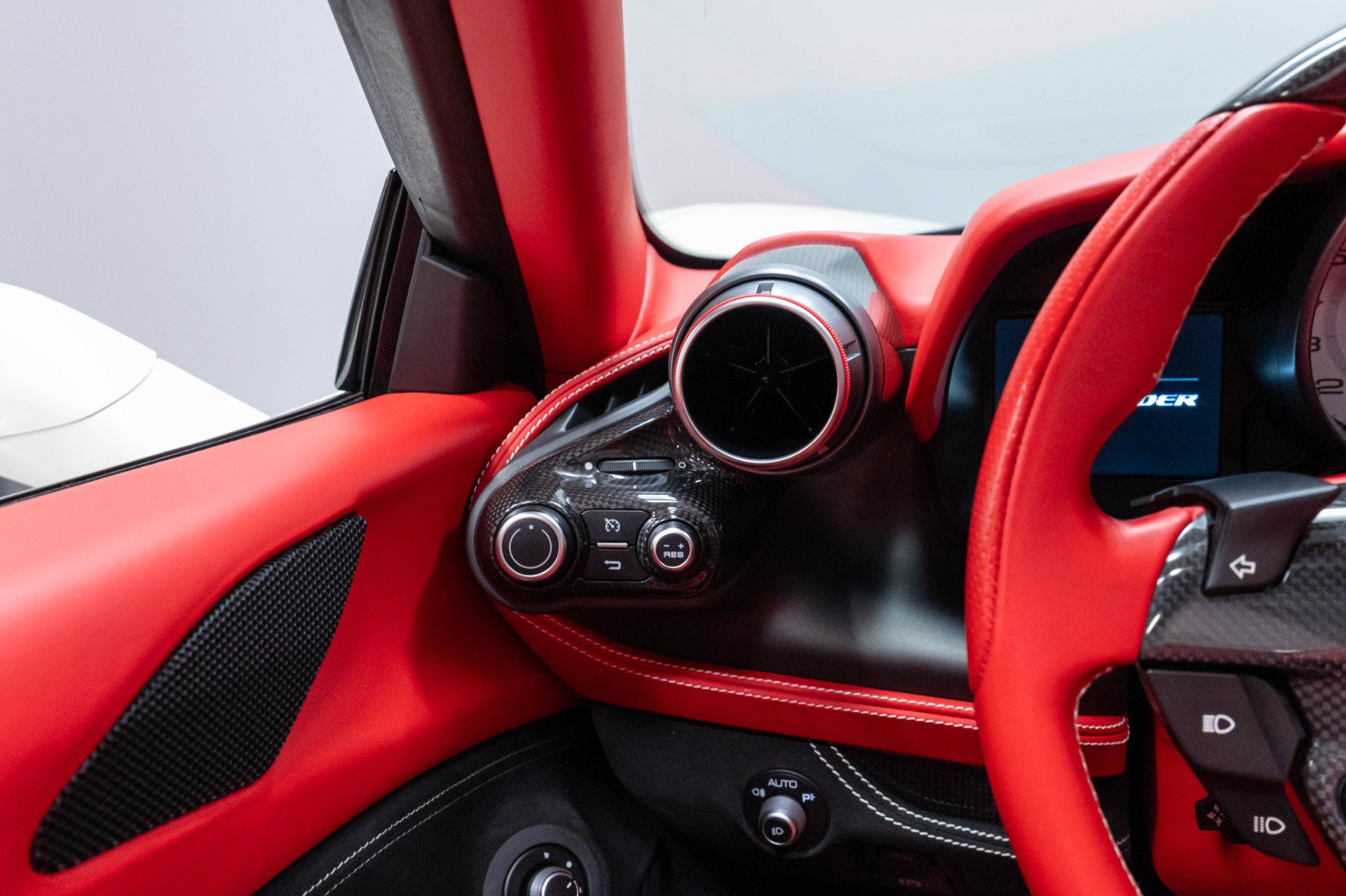 Used 2021 Ferrari F8 Tributo RWD image 12
