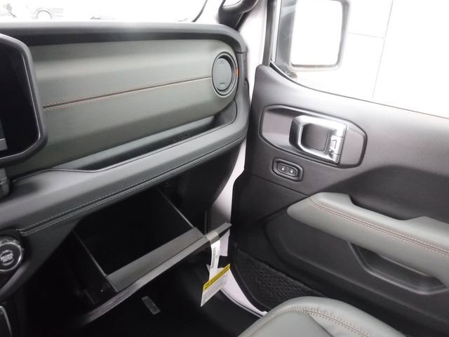 New 2026 Jeep Gladiator Mojave AWD/4WD image 33