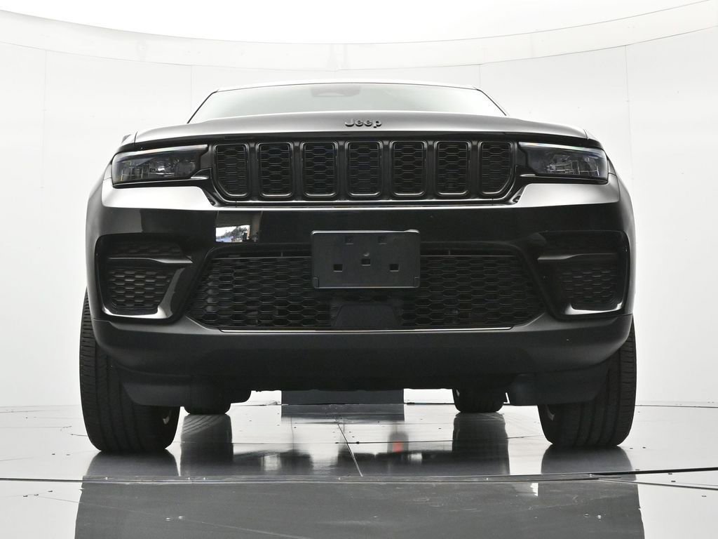 Used 2022 Jeep Grand Cherokee Altitude AWD/4WD image 37