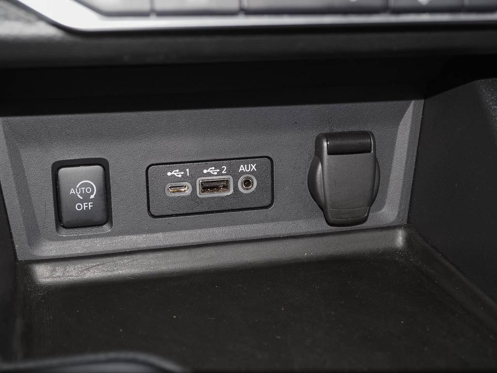 Used 2025 Nissan Sentra SR FWD image 14