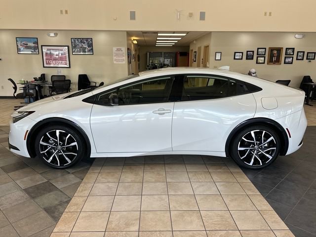 Used 2025 Toyota Prius Plug-In Hybrid image 6