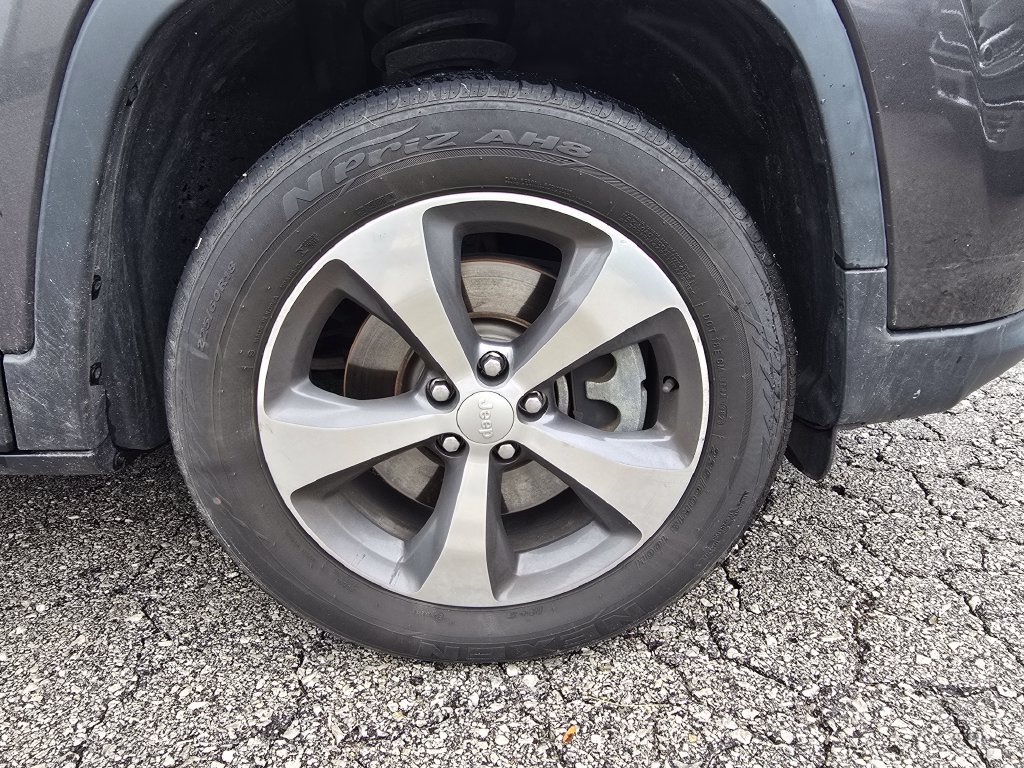 Used 2020 Jeep Cherokee Limited AWD/4WD image 20