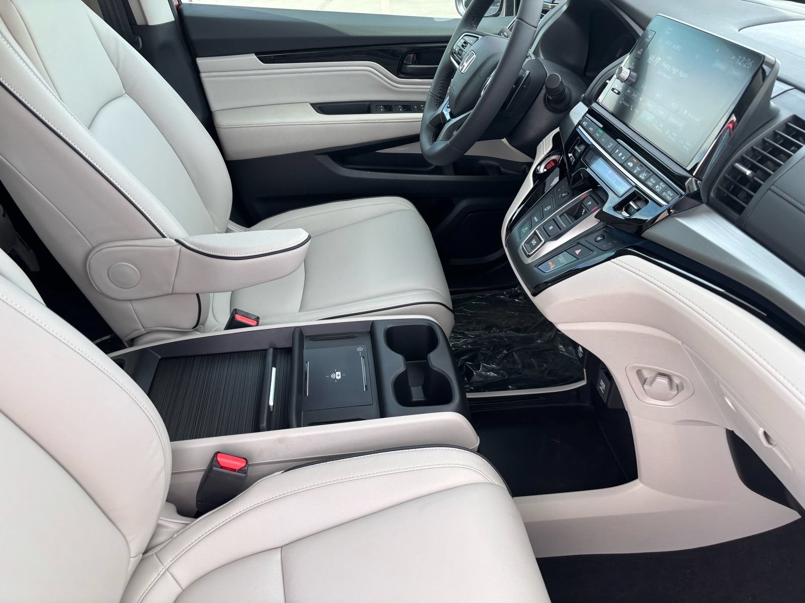 New 2026 Honda Odyssey Touring image 7