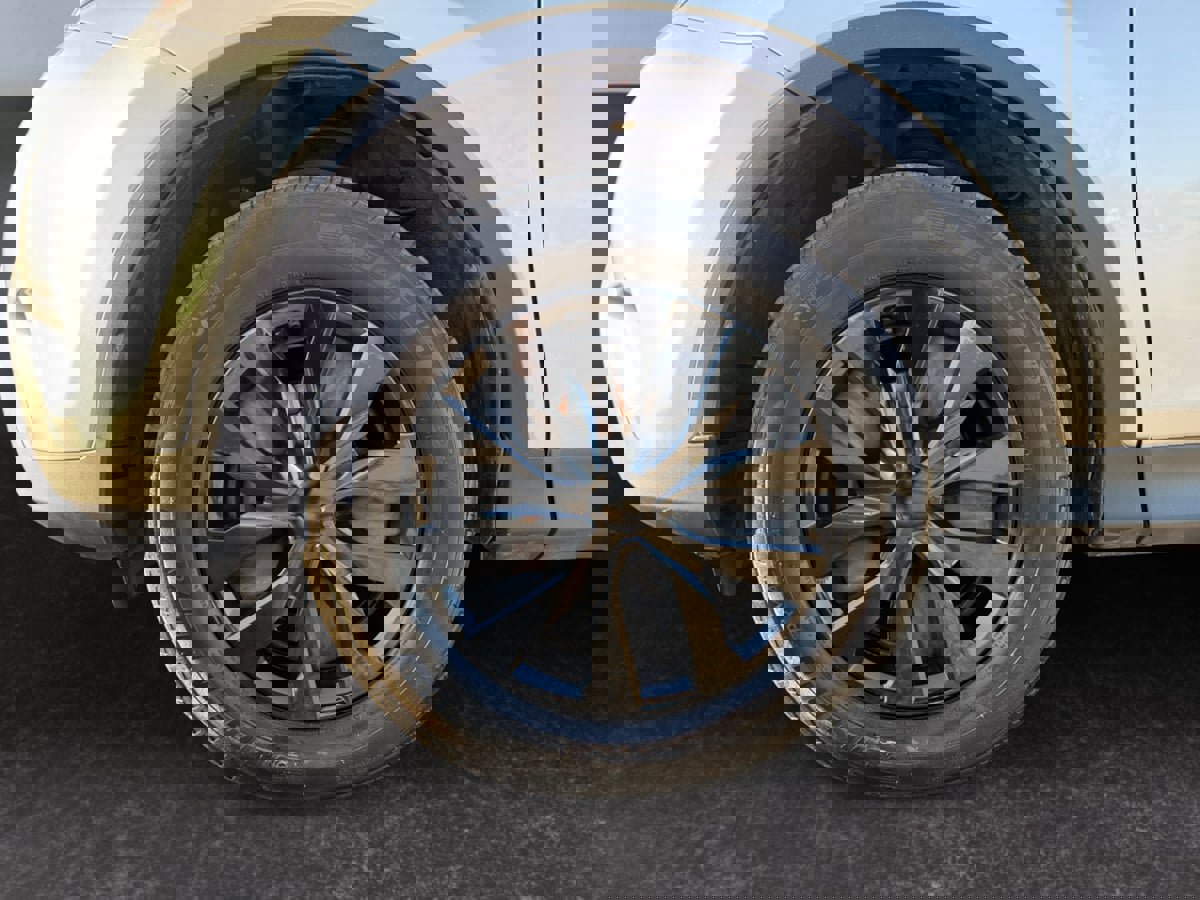 Used 2015 Toyota RAV4 LE image 10