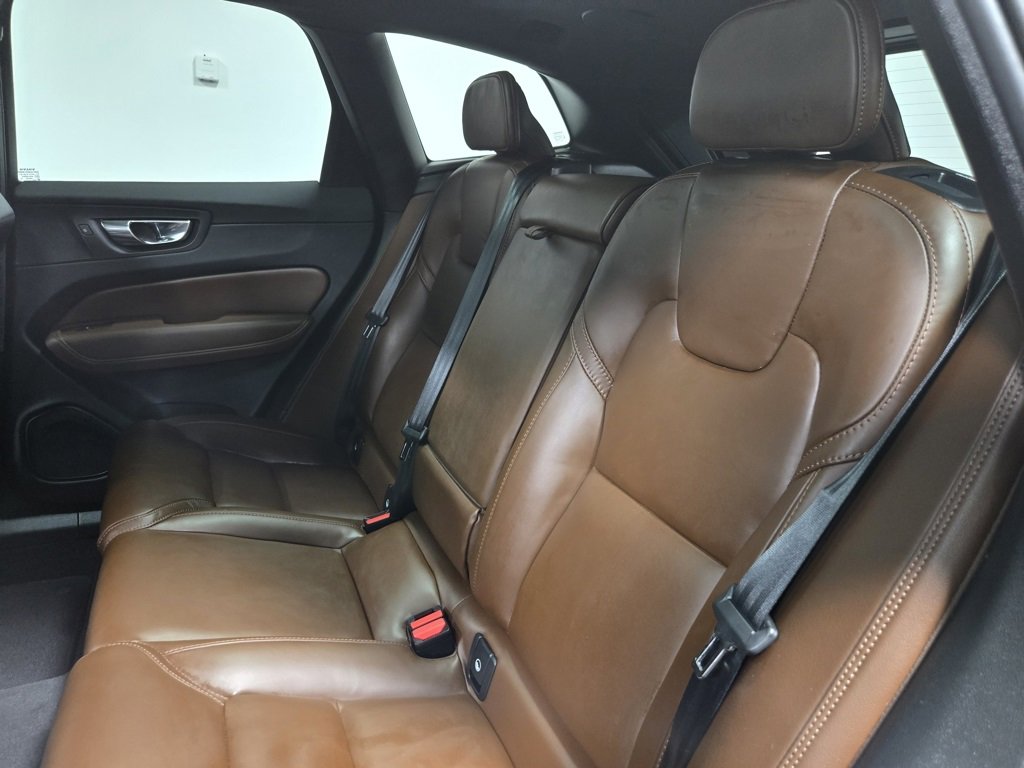 Used 2022 Volvo XC60 B5 Inscription w/ Advanced Package image 32