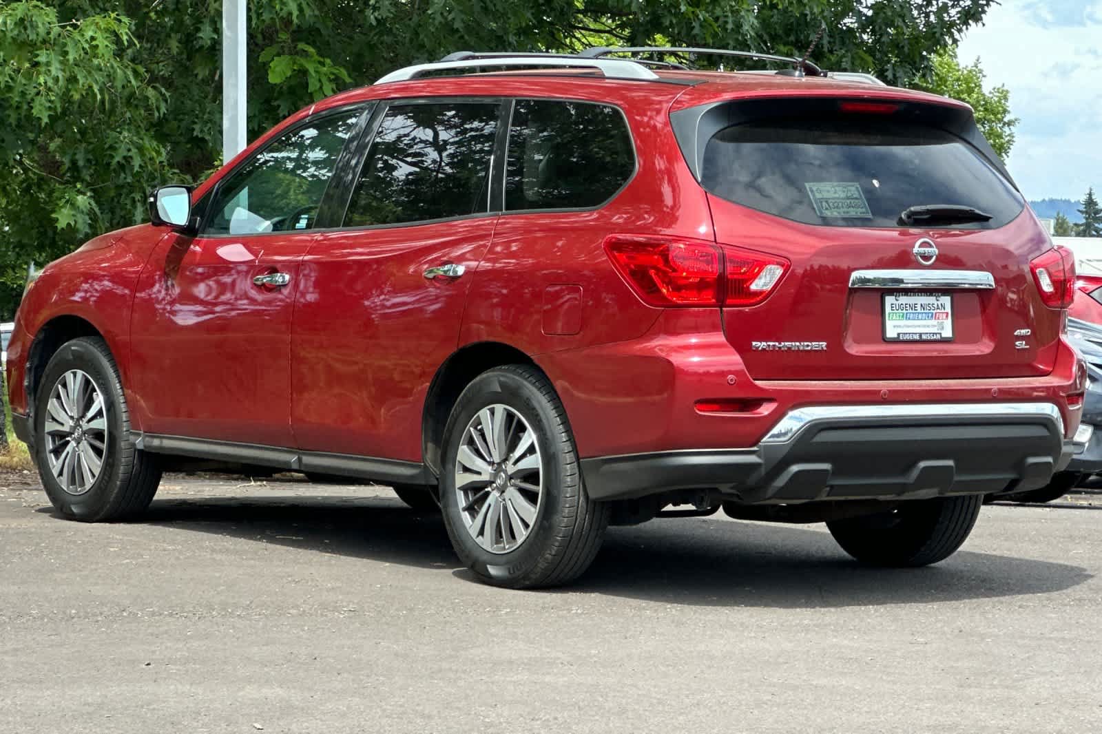 Used 2017 Nissan Pathfinder SL AWD/4WD image 6