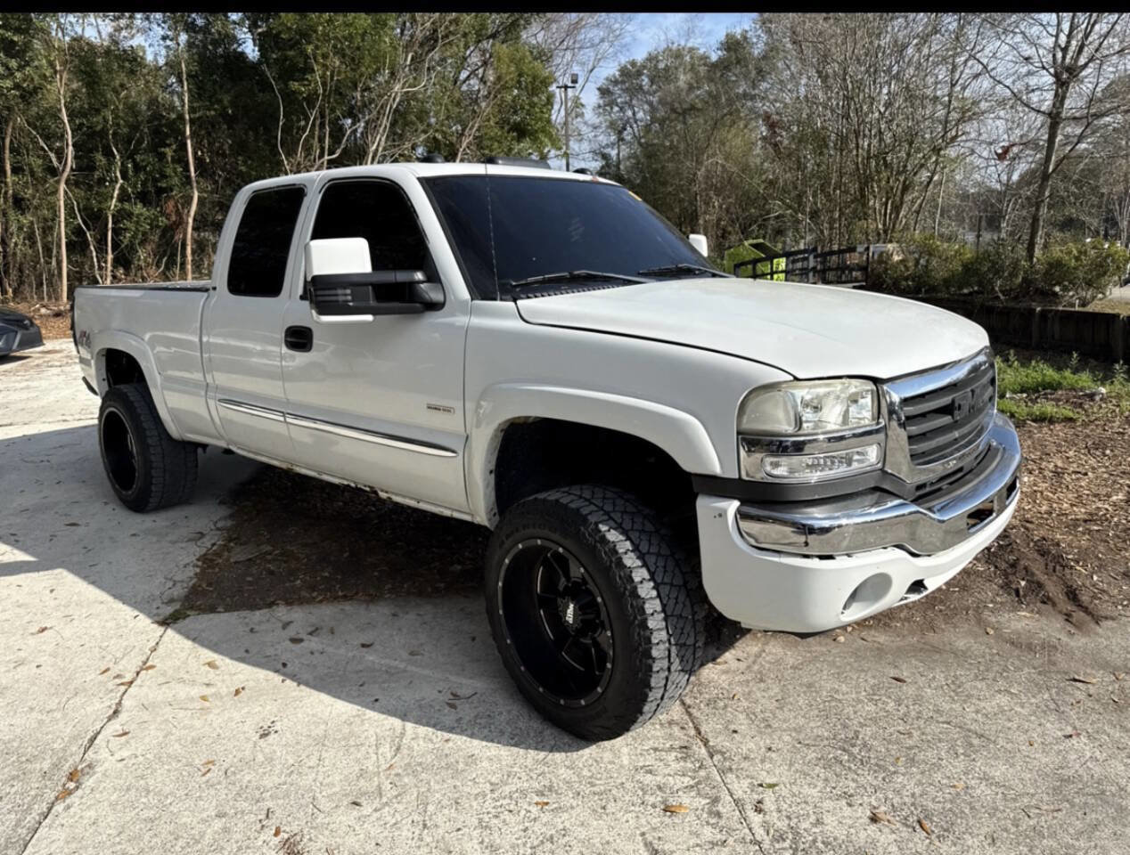 Used 2004 GMC Sierra 2500 SLE w/ Heavy-Duty Power Package AWD/4WD image 3