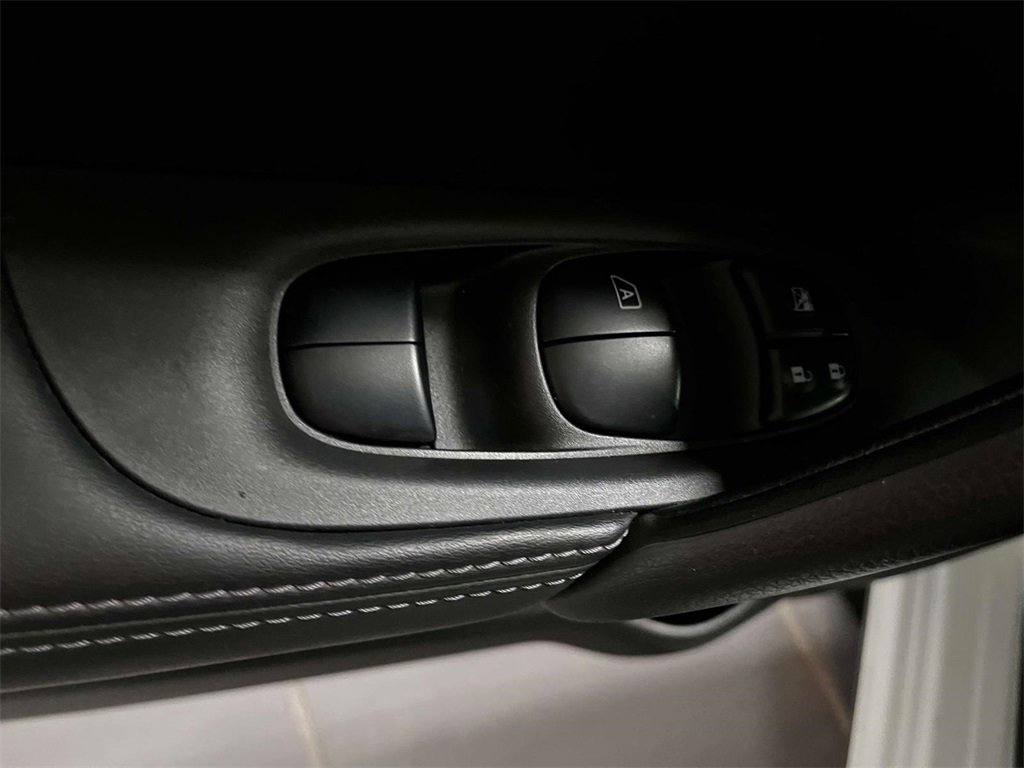 Used 2022 Nissan Rogue Sport SV w/ Technology Package image 15